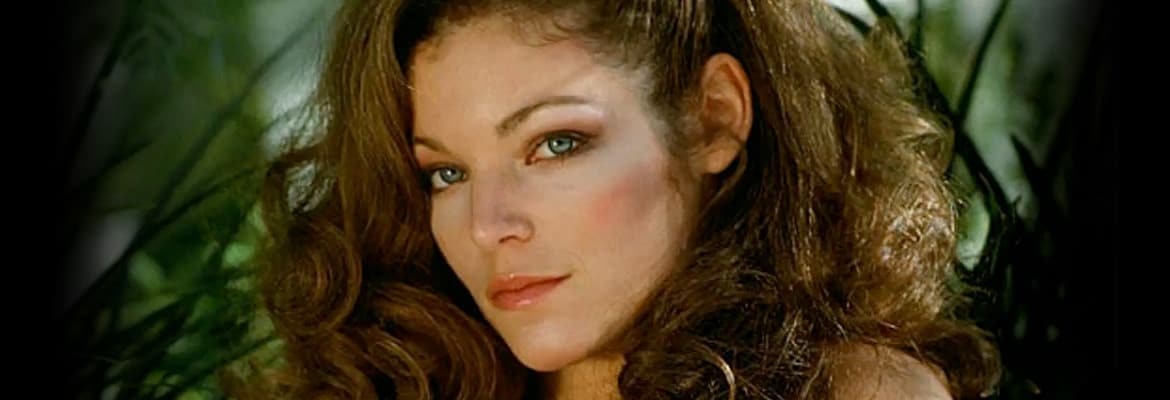 Amy Irving  nackt
