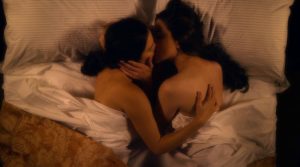 ella Hunt Hailee Steinfeld Lesbo Scene Dickinson Season 3